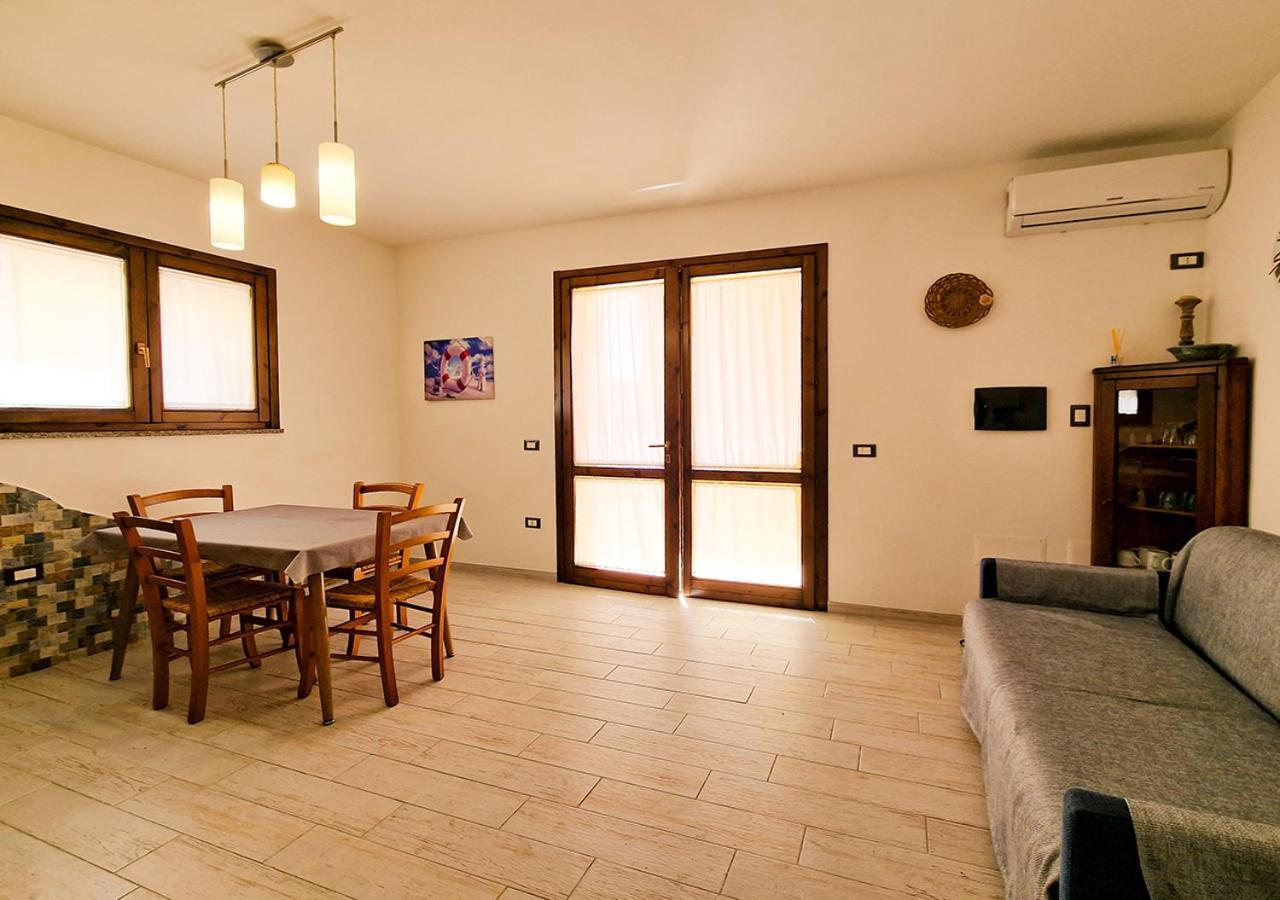 Residenza Quarto 02 - La Maddalena Apartment La Maddalena  Bagian luar foto